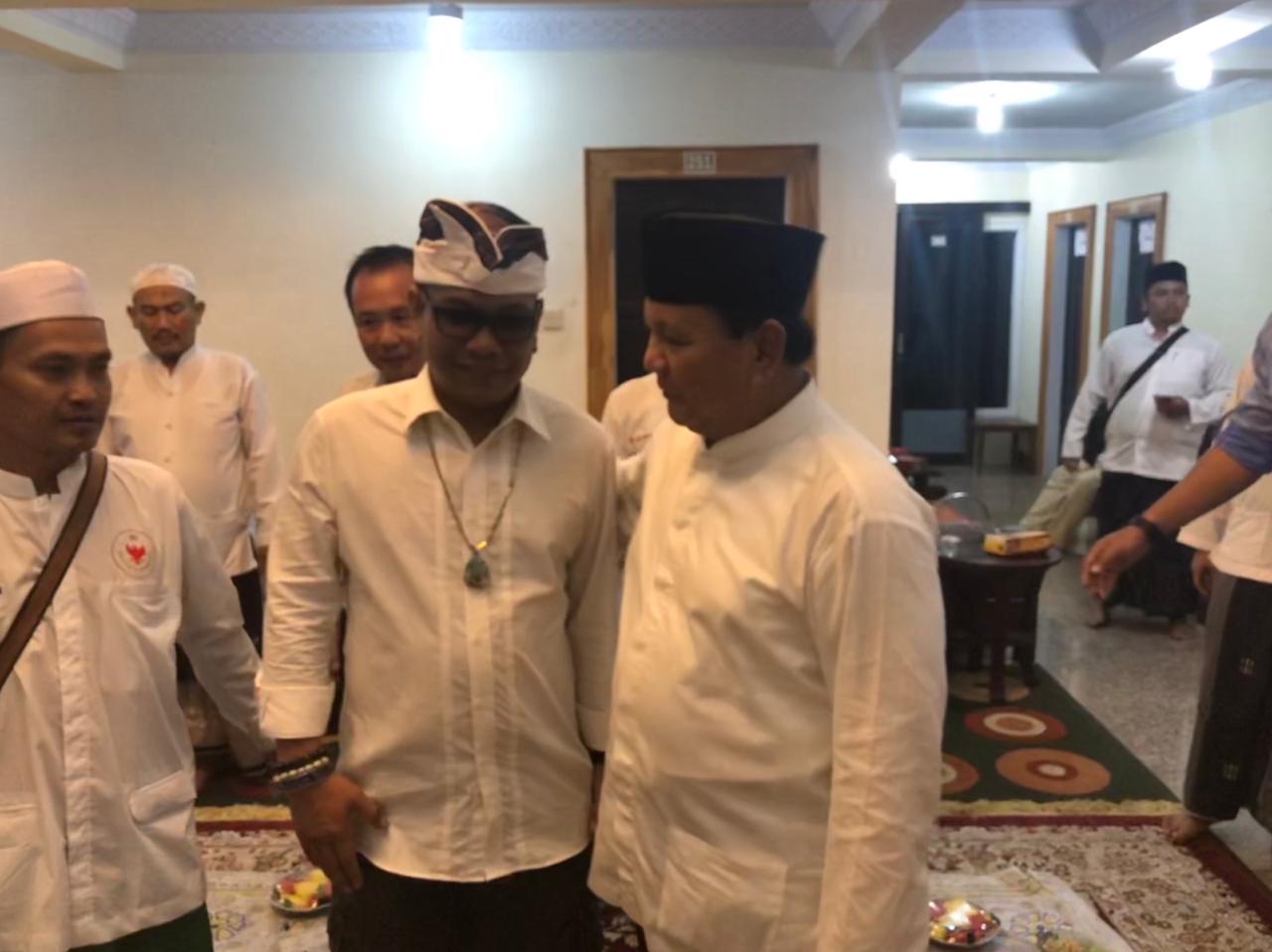 Ini yang Dikatakan Prabowo Saat Bertemu Kades yang Dipenjara 2 Bulan Karena Mendukungnya